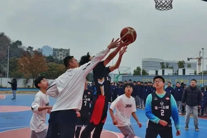 如何通过篮球夏训提升高中生比赛水平:策略与实战经验
